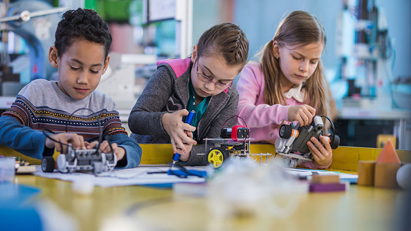 Bringing Makerspaces Into The School Library